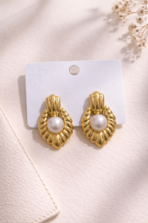 Unique Style With Pearl Earring